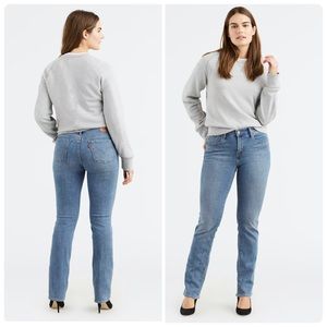 Levi’s Strauss Women's 505 Straight Leg wash blue Jean Size 10